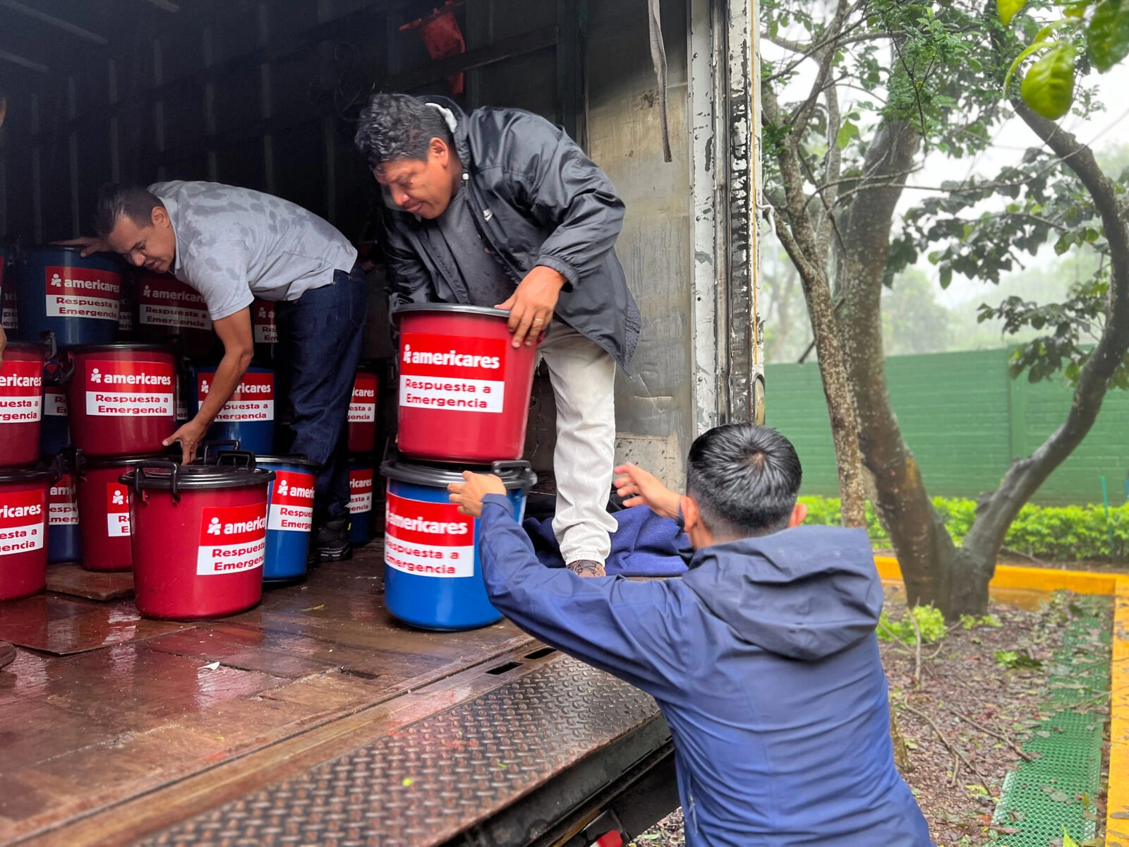 Americares Emergency Response team in El Salvador delivered essential supplies to families who had fled to shelters for safety.